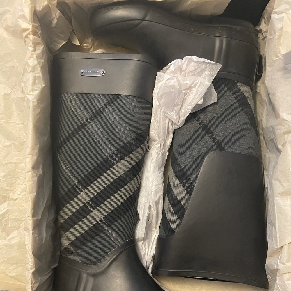 Burberry Clemence Rainboots Authentic